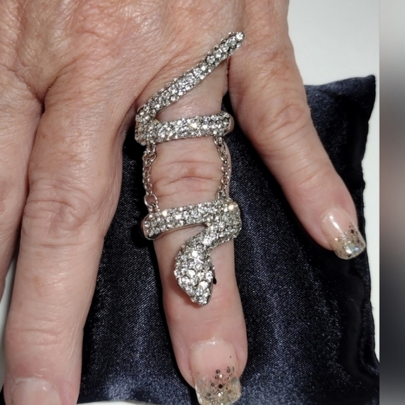 CRYSTAL Snake Silver Tone Stretch Ring NWT - Picture 5 of 5